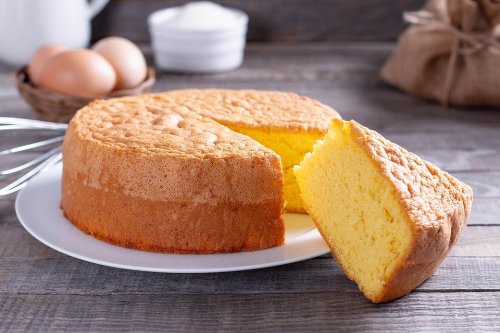 4-Ingredient Vanilla Sponge Cake Recipe Is As Simple As It Gets
