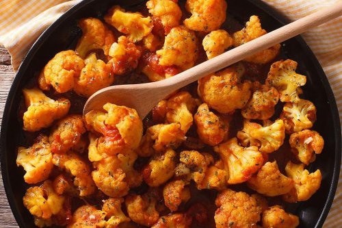 6-Ingredient Asian Baked Cauliflower Recipe Is Sweet & Spicy (On the Table Fast)