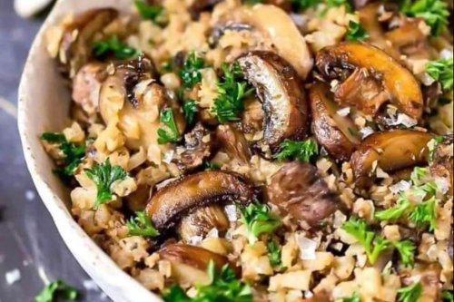 20-Minute Mushroom & Spinach Cauliflower Rice Recipe Is a Meatless Dinner or Side Dish