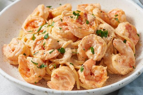 Creamy Garlic Parmesan Shrimp Pasta Recipe (20 Minutes, 8 Ingredients)