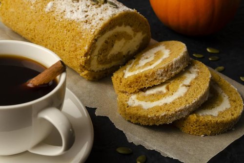 Best Pumpkin Roll Recipe: This Is the Easiest Pumpkin Roll Recipe You'll Ever Make | Desserts | 30Seconds Food