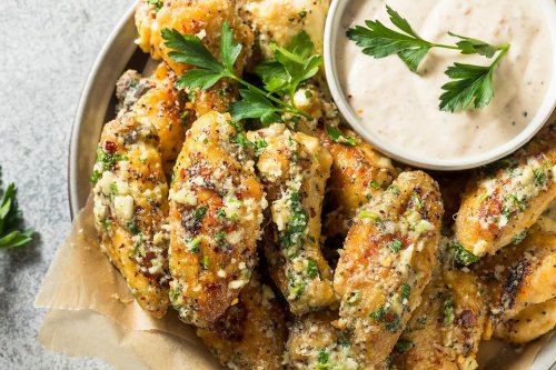 The Absolute Best Crispy Garlic Parmesan Chicken Wings Recipe