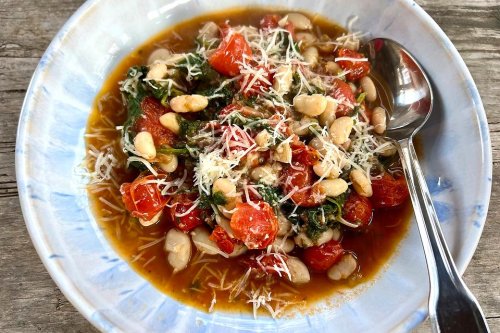 Mediterranean Diet Hearty Greens & Beans Recipe With Tomatoes (7 Ingredients, 35 Minutes)