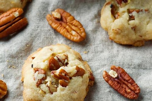 Buttery 5-Ingredient Pecan Pie Cookies Recipe: A Bite of Pecan Pie Anytime (20 Minutes)