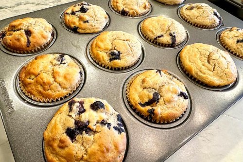 Super Moist Banana Cheesecake Muffins Recipe With Fresh Blueberries (30 Minutes)