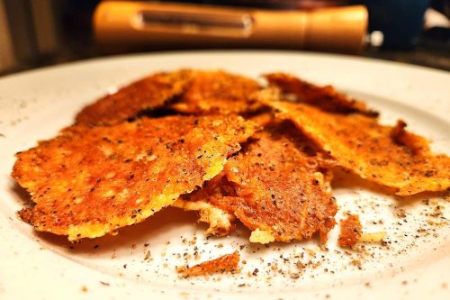 Crave-Worthy Cacio e Pepe Cheese Crisps Recipe (3 Ingredients)