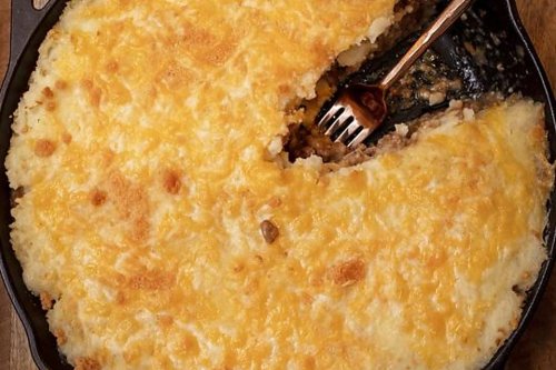 Easy Ground Beef Shepherd's Pie Recipe With Cheesy Garlic Butter Mashed Potatoes