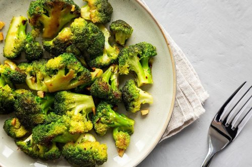 Pan-fried Garlic Pepper Broccoli Recipe: Healthy, Fast & Delicious