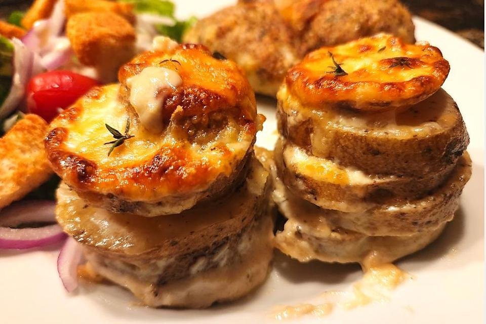 Creamy Garlic Parmesan Baked Potato Stacks Recipe (6 Ingredients