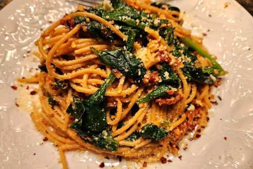 20-Minute Creamy Spaghetti Recipe With Fresh Spinach & Sundried Tomatoes