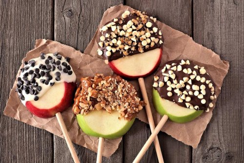 Sweet Apple Pops Recipe: Homemade Chocolate-Dipped Apples Are the Definition of Fall | Fruit | 30Seconds Food