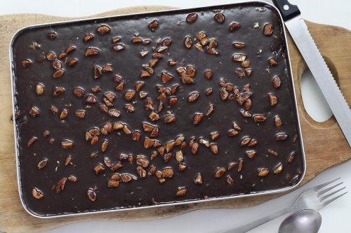 The Pioneer Woman's Chocolate Sheet Cake Recipe: The Best Texas Sheet Cake Recipe Ever | Cakes/Cupcakes | 30Seconds Food
