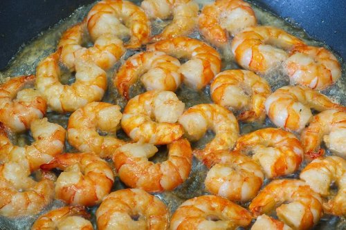 Quick Sizzling Mediterranean Shrimp Recipe With Lemon & Garlic (4 Ingredients)