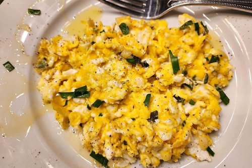 Mediterranean Scrambled Eggs Recipe Has Extraordinary Flavor From a Superfood (10 Minutes)