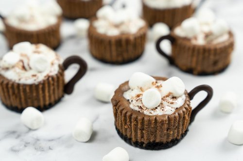 Hot Chocolate Cheesecake Recipe: Mini Cheesecakes Are Worth Coming Down the Chimney For | Desserts | 30Seconds Food