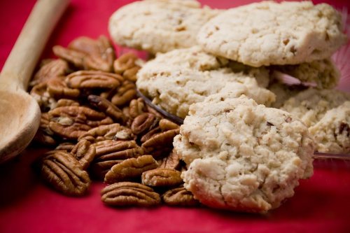 5-Ingredient Butter Pecan Cookies Recipe Couldn't Be Any Easier (Or More Delicious)