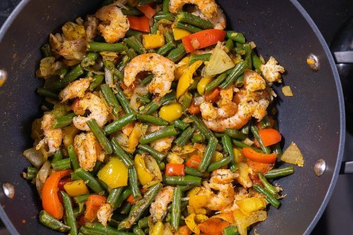 20-Minute Stir-fry Shrimp Recipe With Green Beans (200 Calories Per Serving)