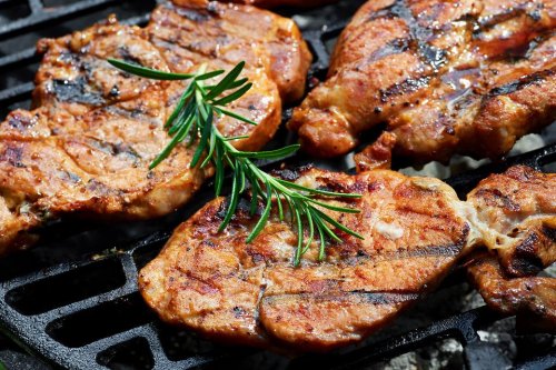 4-Ingredient Marinated Grilled Pork Chops Recipe Is What to Cook