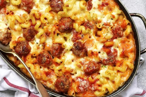 Dump-and-Bake Meatball Pasta Casserole Recipe (4 Ingredients)