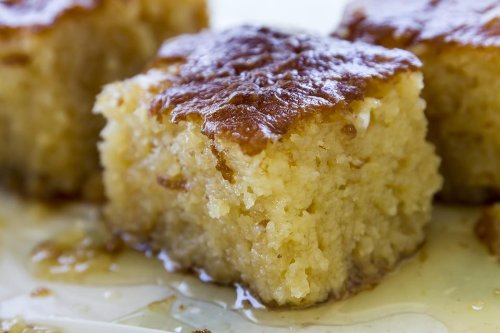 Easy Revani Cake Recipe: This Moist Cake Recipe Is Soaked in Lemon Syrup