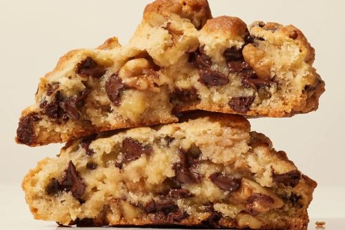 Levain Bakery Walnut Chocolate Chip Cookies Copycat Recipe: OMG These Cookies Are Good