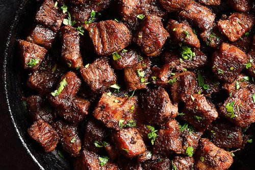 The Best Garlic Butter Steak Tips Recipe (20 Minutes, 4 Ingredients)