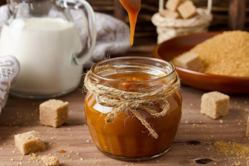 5-Ingredient Salted Maple Caramel Sauce Dessert Dip Recipe Is Pure Indulgence