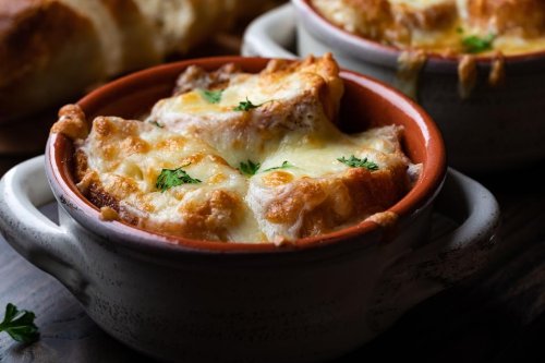 Chef's Easy French Onion Soup Recipe With Crave-Worthy Garlic Cheese-Toasted Baguettes