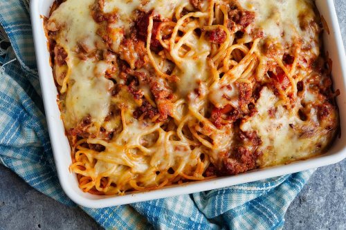 Easy Amish Baked Spaghetti Pasta Casserole Recipe (5 Ingredients)