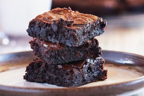 Unforgettable Moist & Fudgy One-Bowl Brownies Recipe Is Genius