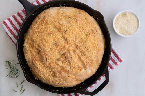 Nonna's Easy Italian Rosemary Parmesan Skillet Bread Recipe | Bread/Muffins | 30Seconds Food