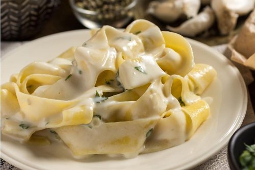 An Italian Grandma’s Creamy Alfredo Sauce Recipe Is So Easy Anyone Can Make It