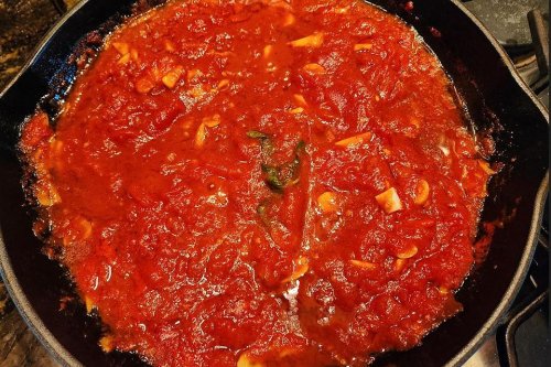 A Famous Italian Grandma's 20-Minute Classic Marinara Sauce Recipe Has Very Specific Instructions