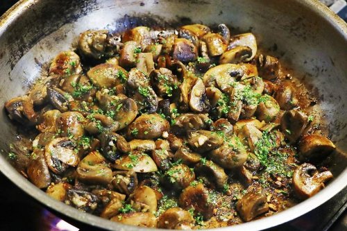 Best Balsamic-Glazed Mushrooms Recipe (On the Table In 15 Minutes)