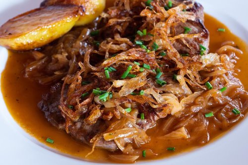 One-Pan Austrian Steak Recipe (Zwiebelrostbraten) With Crispy Onions Tastes Amazing