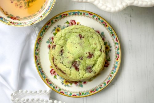 Mint Chocolate Chip Cookies: Festive Bright Green Treats