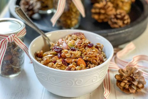 Christmas Granola Recipe for Easy Homemade Food Gifts