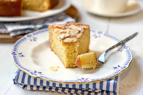 Simple Anytime Almond Cake