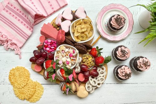 Easy Valentine’s Day Dessert Board