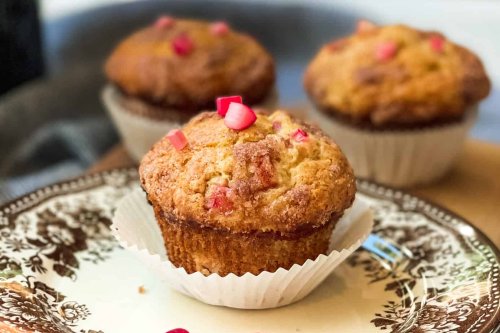 Rhubarb Muffins with Butter Cinnamon Streusel