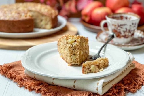 Simple Anytime Apple Cake