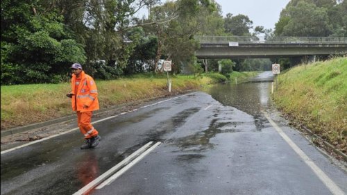 Queensland, Victoria and New South Wales under flood warnings as deluge continues