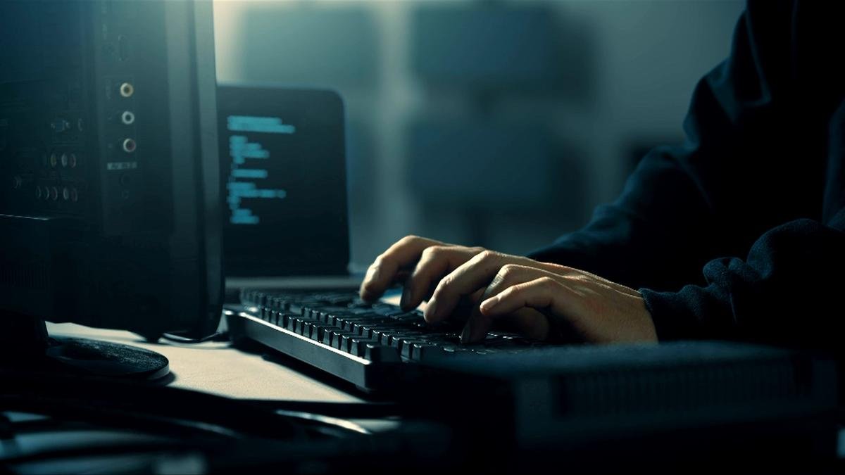 Queensland students unable to submit assignments after cyber attack forces shutdown of QLearn and Canvas