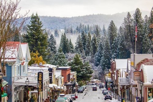 5 Small Towns Near Lake Tahoe You Should Visit at Least Once