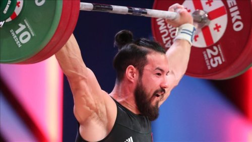 Turkish athlete wins gold in barbell snatch