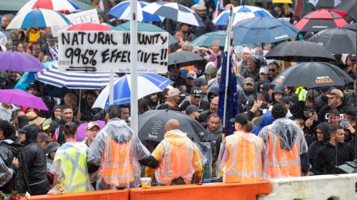 New Zealand turns to Barry Manilow songs and sprinklers to flush out protesters in Wellington