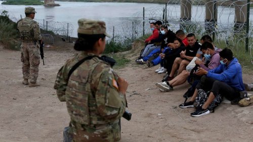 Judge delays rollback of restrictions at border for asylum seekers