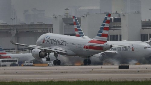 American Airlines cancels hundreds of flights amid staffing, maintenance issues