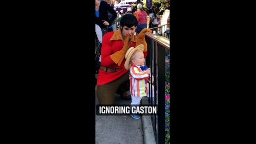 Video Toddler hilariously gives Gaston the cold shoulder at Disneyland