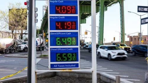 Americans are unhappy about the economy and reeling from high prices: Polls | Flipboard